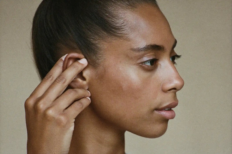 Point d'acupression derriere l'oreille contre les acouphenes